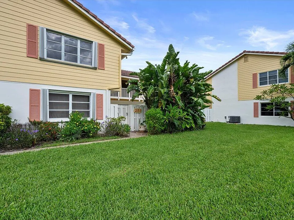 251 Seabreeze Cir