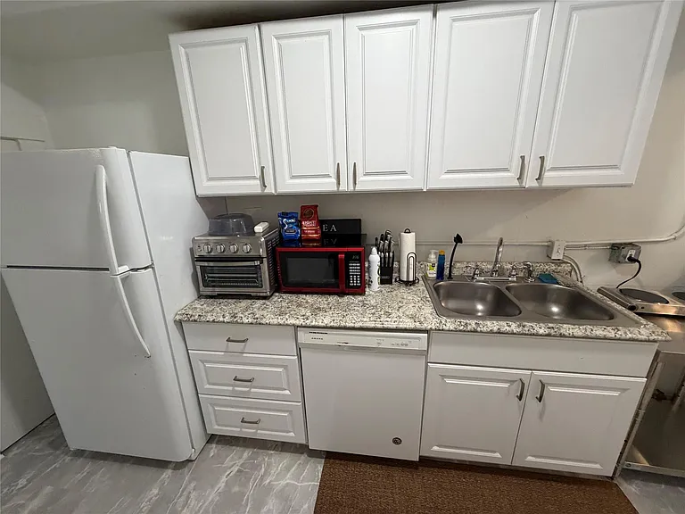 402 Hyde Park Blvd #1 — Photo 30