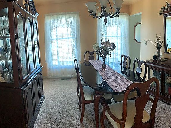 Formal dining room 