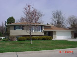 922 W Nobes Rd, York, NE 68467