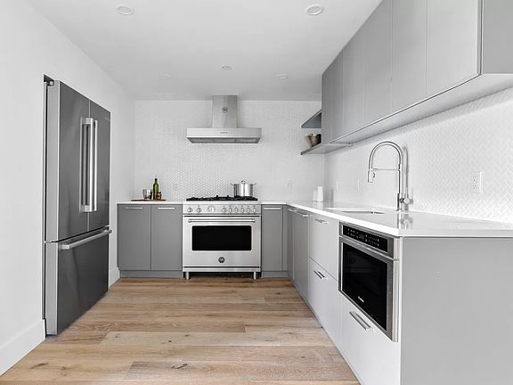 3rd image of 422 49th St #5