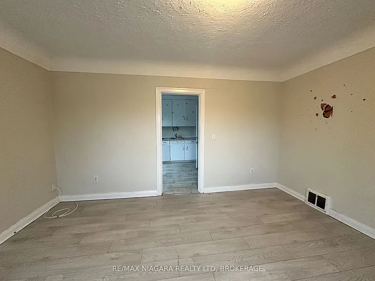 51 Lyons Ave #4 — Photo 7