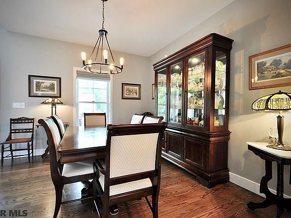4th image of 179 Goldfinch Dr