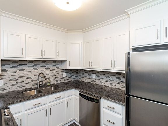 5th image of 140 Lake Concord Rd NE APT B4