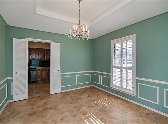 3rd image of 609 Hinsdale Dr
