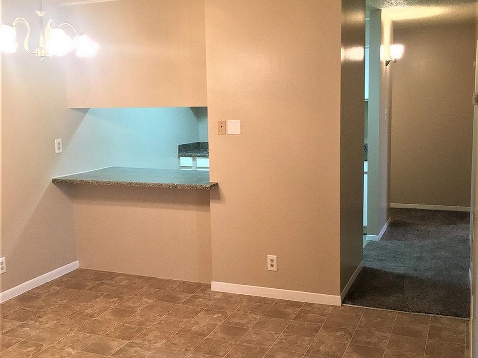 Dining Area / Hallway
