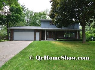 60 Longview Dr, Geneseo, IL 61254