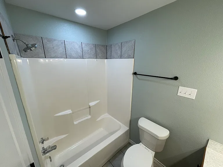 421 W Thomas St — Photo 5