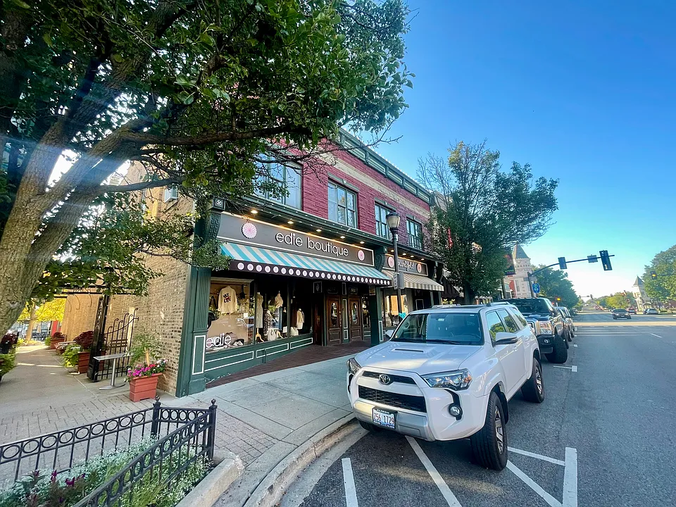 Second floor corner unit