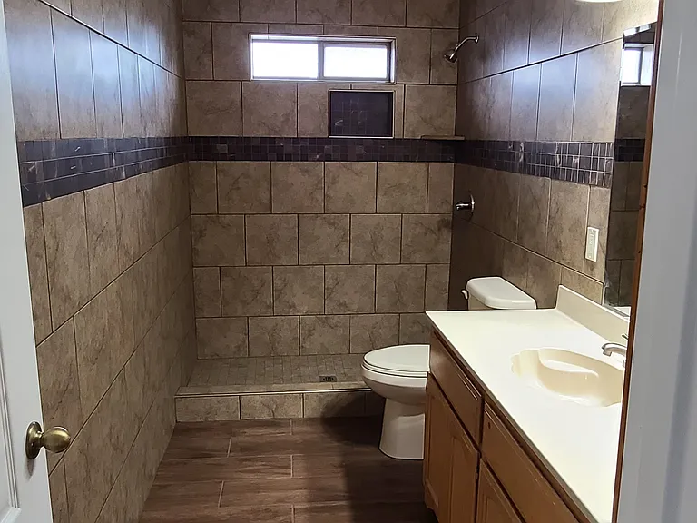 305 N H St — Photo 11