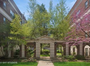 482 Sheridan Rd APT 3, Evanston, IL 60202