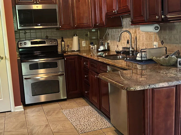 1464 Pleasant Valley Way — Photo 4