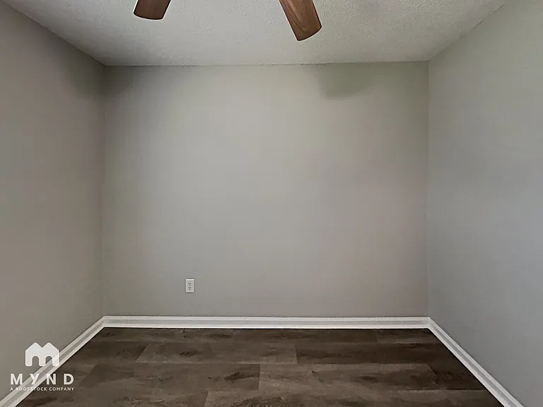 906 Edgehill Dr — Photo 12
