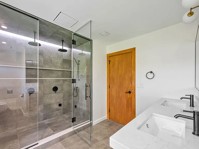 439 Summit St — Photo 22