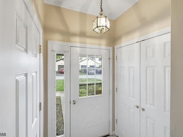 10 Oriole Ter, Hampton Twp., NJ 07860