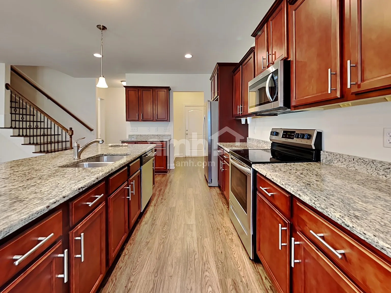 5 bed, 2.5 bath, 3225 sqft, $3,150 — Photo 4
