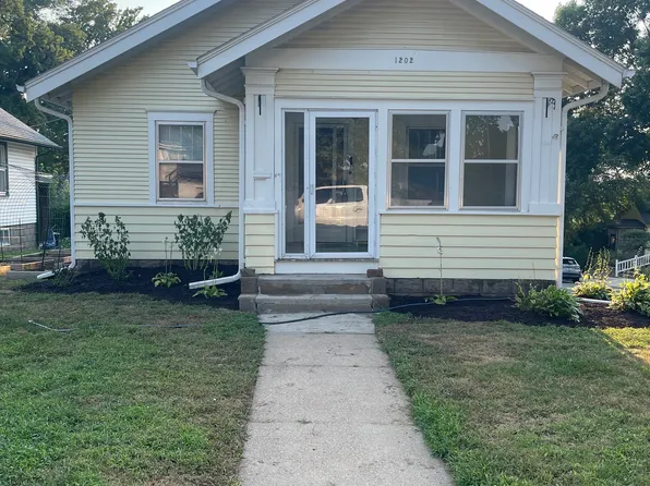1202 S 43rd St, Omaha, NE 68105