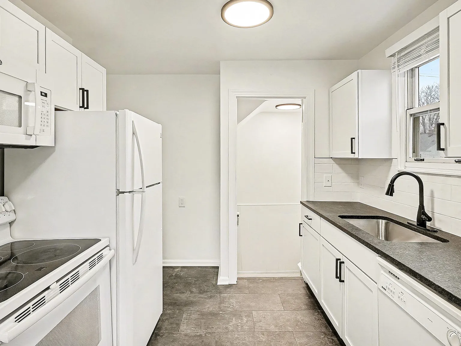 3 bed, 962 sqft, $1,800 — Photo 4