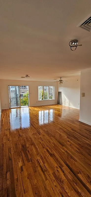 3 bed, 2.0 bath, 1800 sqft, $2,900 — Photo 2