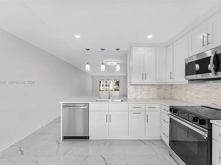 2303 Lucaya Ln #H2 — Photo 3