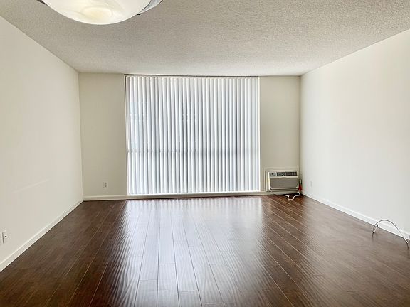 5th image of 1932 Overland Ave
