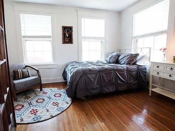 3rd image of 1711 Primrose Ave #B