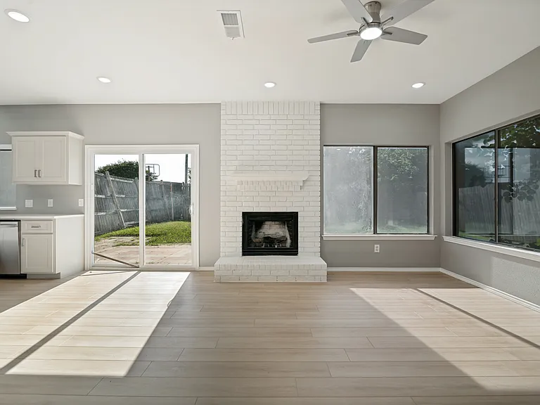 2700 Cornell Dr — Photo 6