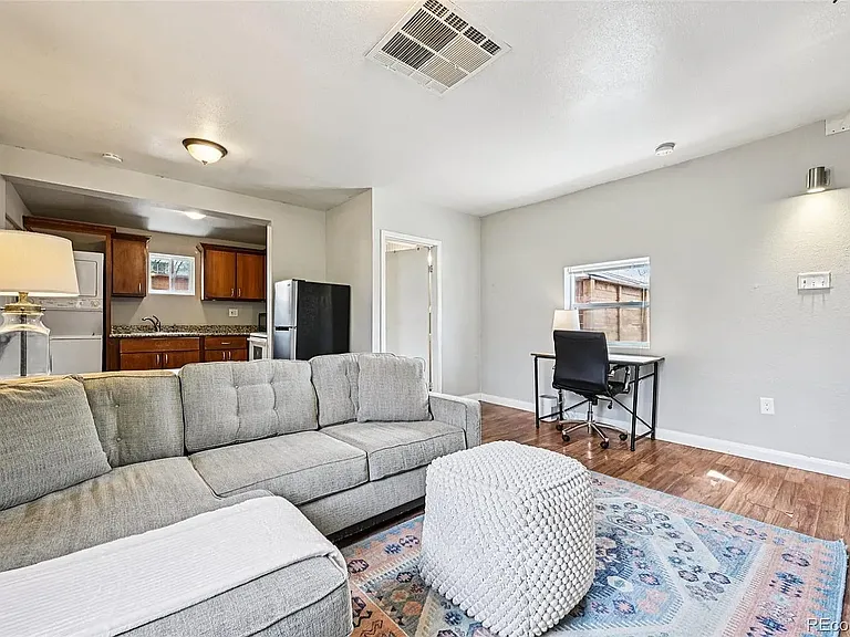 734 Perry St — Photo 4