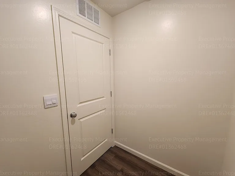8921 Kemi St — Photo 14