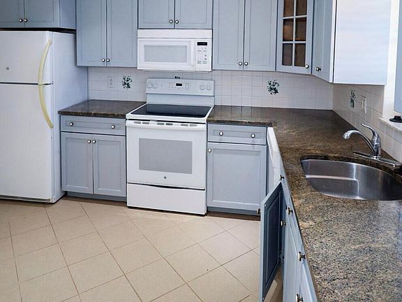 3rd image of 845 Salem Ln