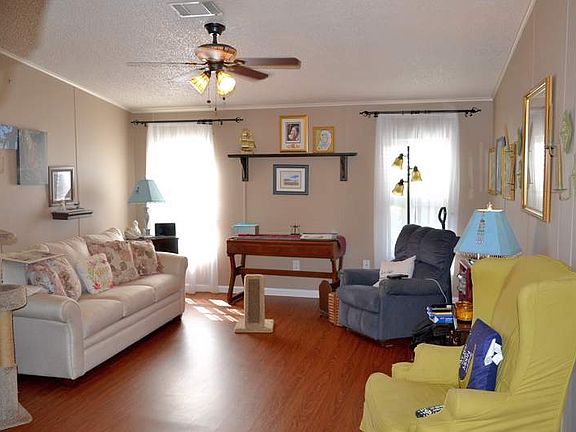 2nd image of 696 Honeysuckle Ln