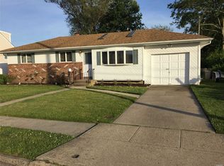 51 W Hampton Rd, Lindenhurst, NY 11757