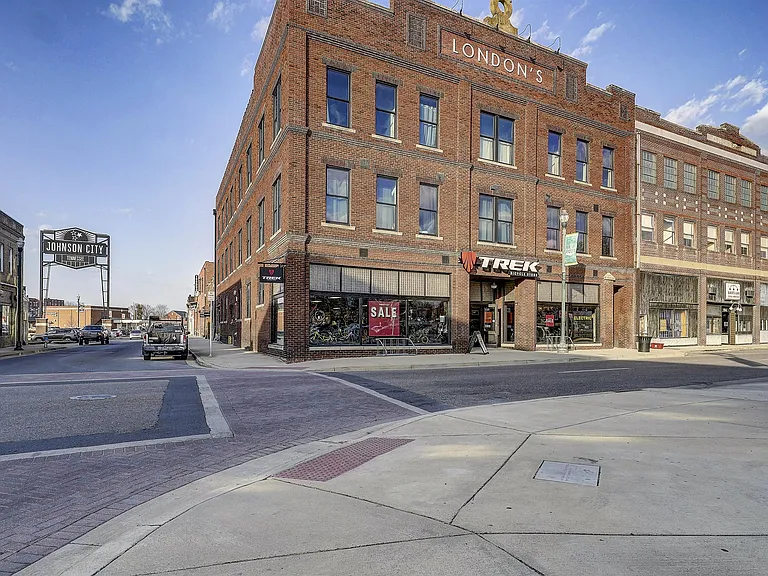 110 W Market St #304 — Photo 36