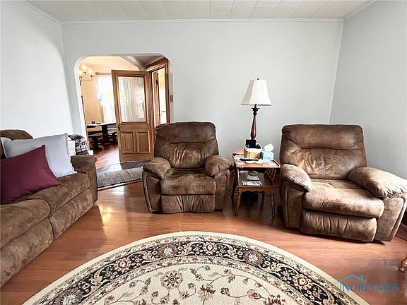 5th image of 206 Union St