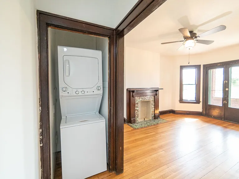 2215 W 14th St — Photo 4
