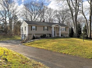 27 Buttonwood Dr, Trumbull, CT 06611