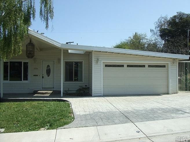 1st image of 592 Mountain View Ave