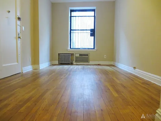 Rented by Anchor Associates | media 18