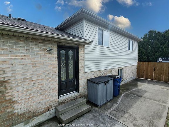 2nd image of 8 Hampton Ct