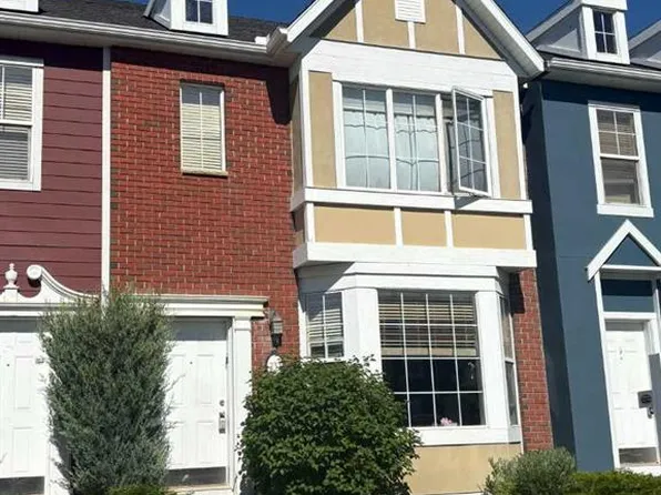 233 S Rainbow Falls Dr, Chestermere, AB T1X 0B1