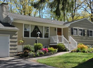 21 Lakeview Dr, Kinnelon, NJ 07405