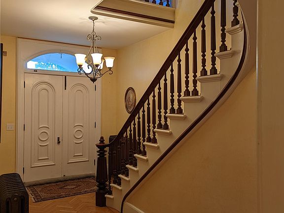 3rd image of 122 Cuyler St APT 1