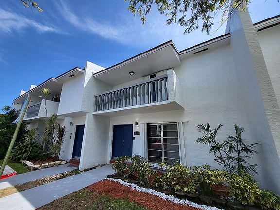 2nd image of 9430 SW 170th St APT 304