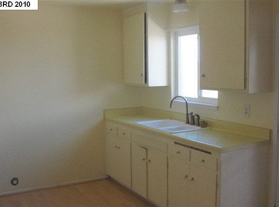 2nd image of 1920 Vine Ln
