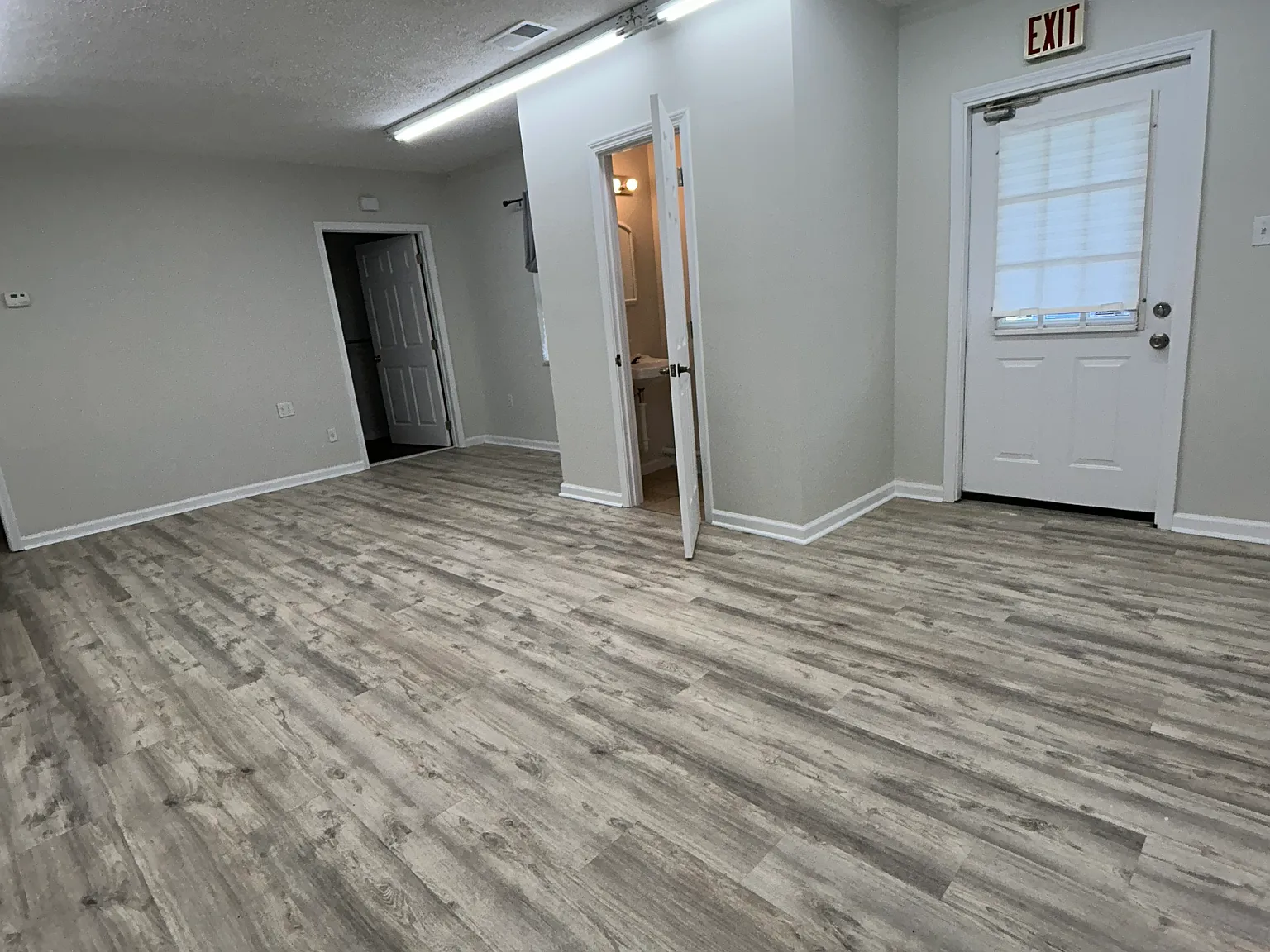 1 bed, 300 sqft, $1,400 — Photo 2