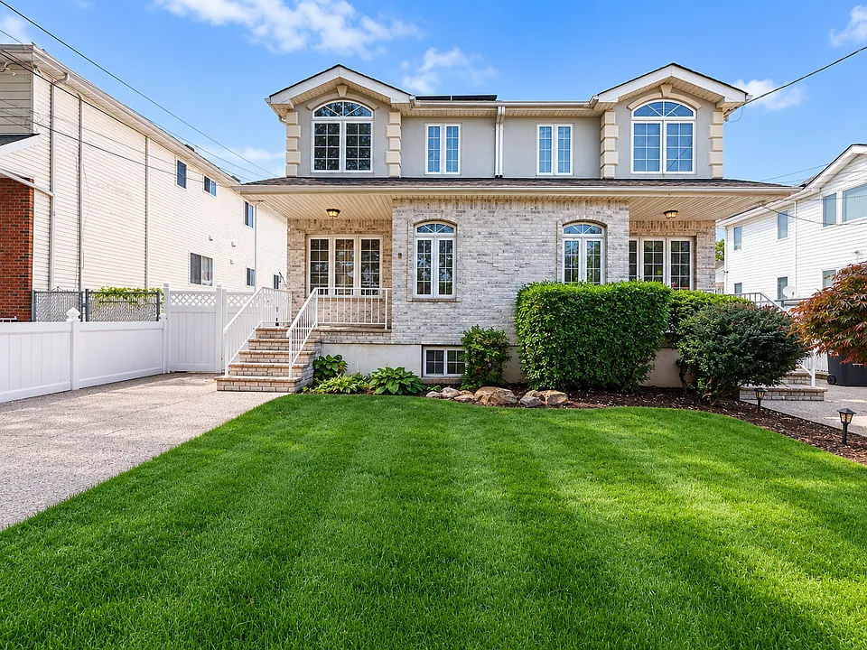 53 Weed Ave