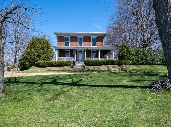38 W Main St, Brookfield, MA 01506