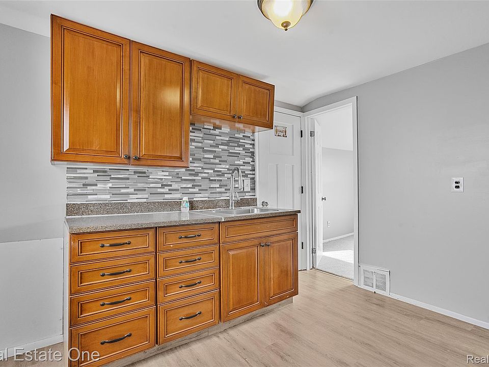 6128 Yinger Ave, photo 20