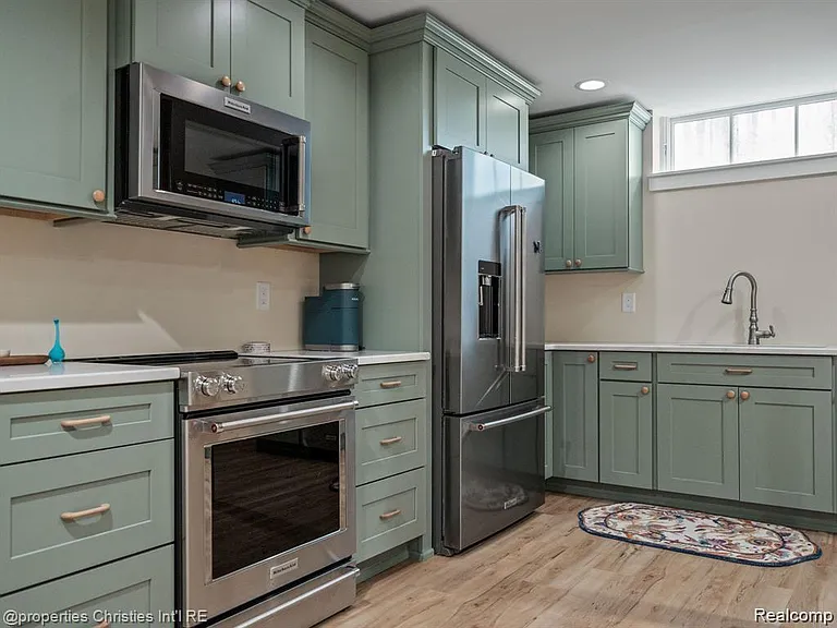731 S Bates St — Photo 31