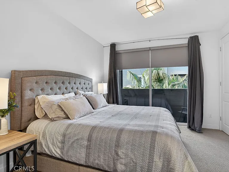 985 Doheny Way — Photo 16